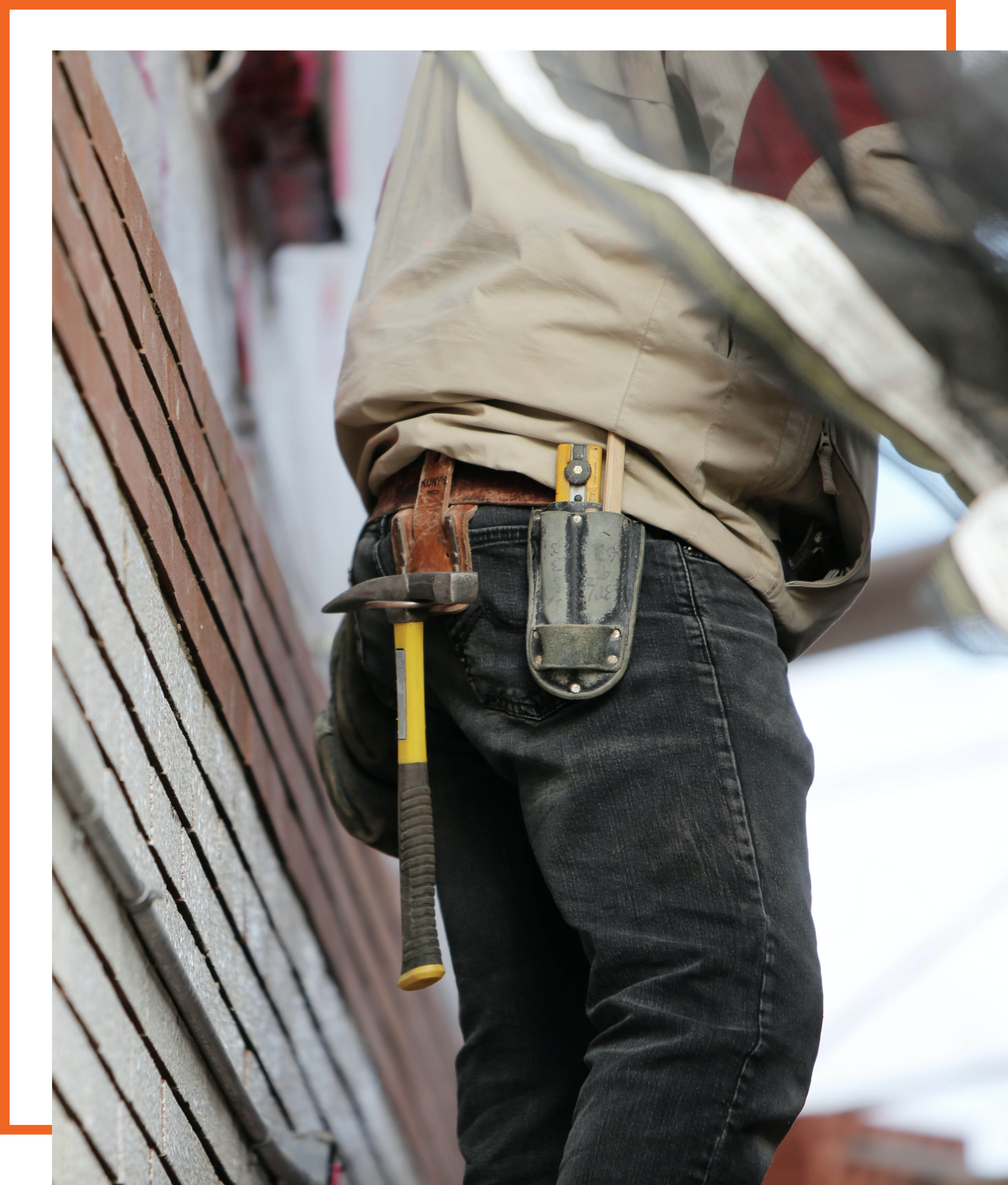 Handyman software 9 A Tradesman Field Service Engineer working on site